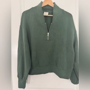 Varley Davidson Half Zip Sweat. Size medium. Color Green